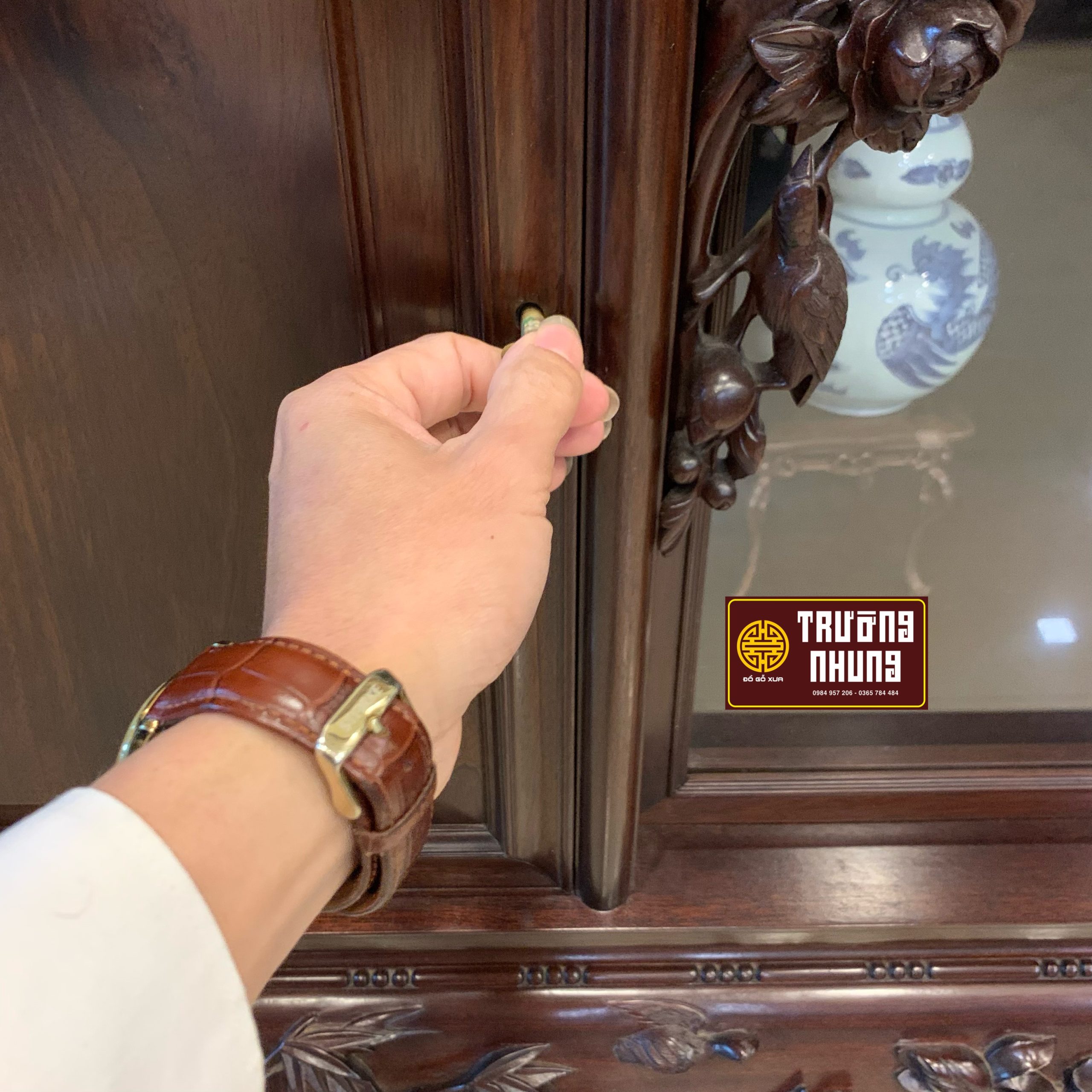 Tu - Che - Loi - Xua - Tu - Kinh - Co - Ban - Ghe - Truyen - Thong - Trang - Ky - Go - khách - phòng - ăn - đẹp - tủ - bày - đồ - tủ - triện - tàu - tủ - triện - cân - tủ - bày - đồ - cổ - tu - bay - do - tủ - gỗ - gụ - tủ - gỗ - cô - truyền - Tủ KÊ Phòng Khách - mẫu - tủ - trúc - nhỏ - gọn - tủ - bày - đồ - chạm - trúc - tủ - gỗ - nhỏ - gọn - phòng - khách - tủ - bày - đồ - đẹp - tủ - trang - trí - phòng - khách - tủ- trưng - bày - đồ - cổ - kệ - gỗ - trang - trí - phòng - khách - đẹp - tủ - bày - phòng - khách - tủ - trưng - bày - gốm - sứ - đẹp - tủ - bày - dồ - cổ - tủ - trang - trí - đẹp - phòng - khách - tủ - gỗ - cổ - xưa - nội - thất - nhà - gỗ - nội - thất - nhà - cổ - nội - thất - phòng - khách - đẹp - ĐỒ - GỖ - CỔ - XƯA - TRƯỜNG - NHUNG